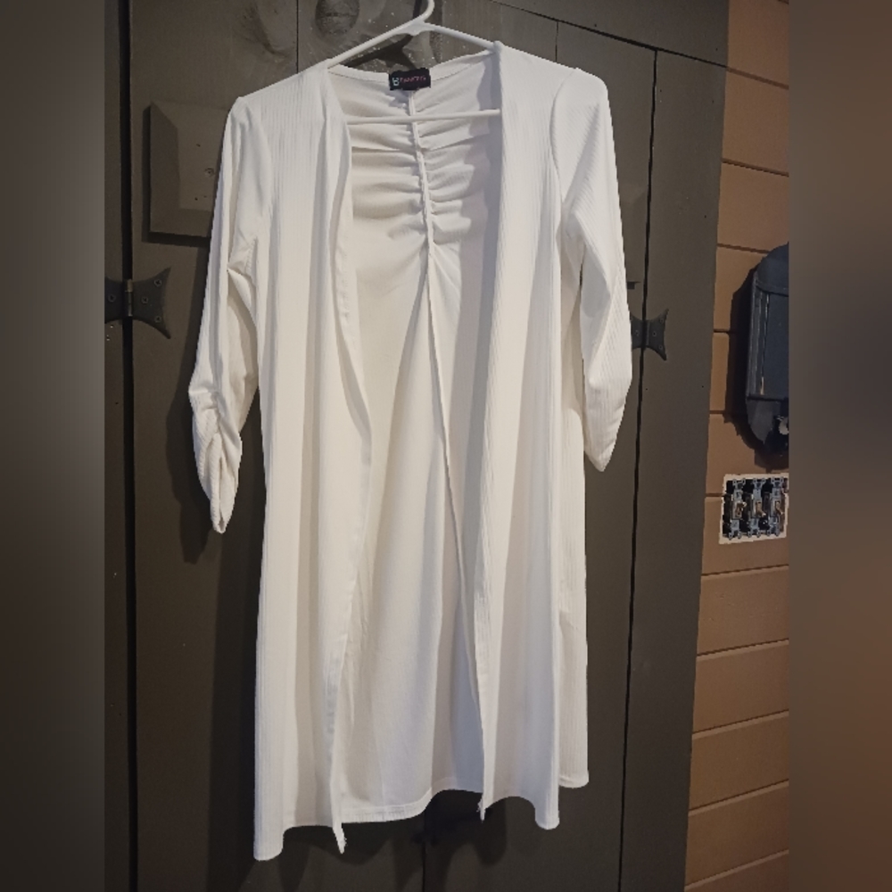 B famous white light weight long cardigan with ruching details